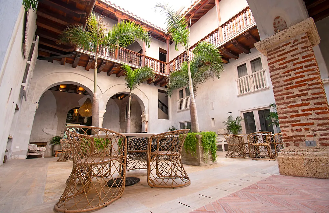 Ananda Hotel Boutique-1